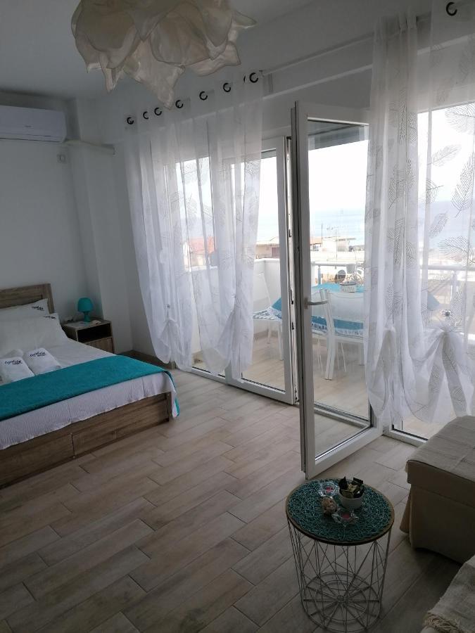 Crystal Blue Apartments Nea Kallikrateia Eksteriør bilde